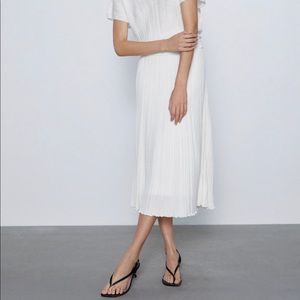 Zara white skirt. Size M